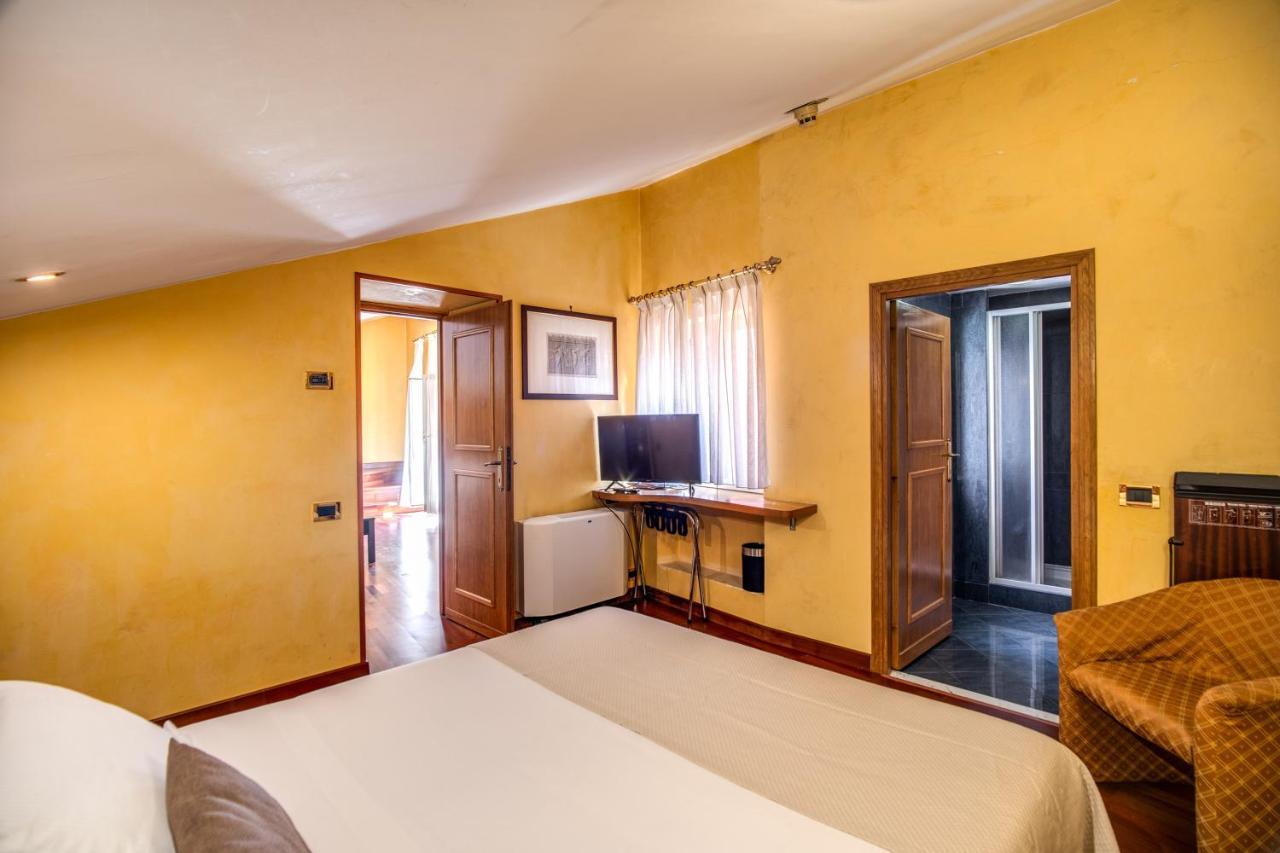 Hotel Della Torre Argentina Rome Exterior photo