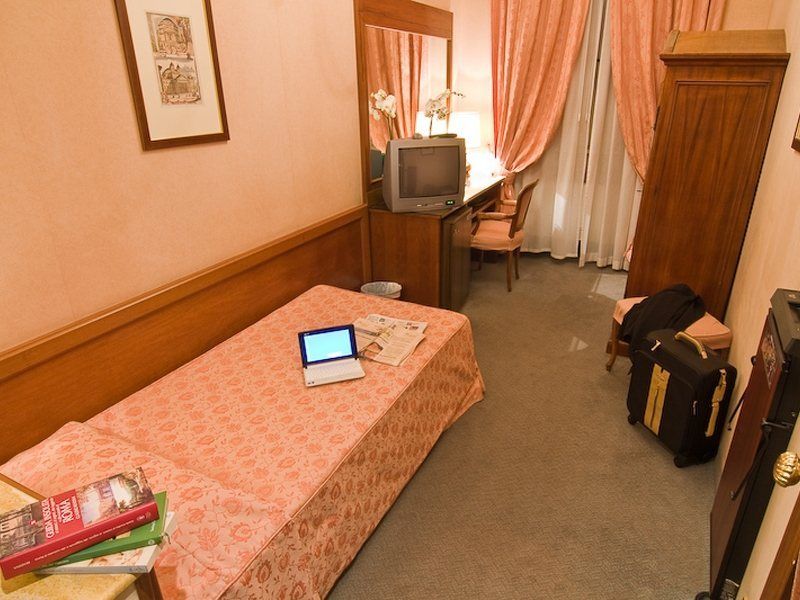 Hotel Della Torre Argentina Rome Exterior photo